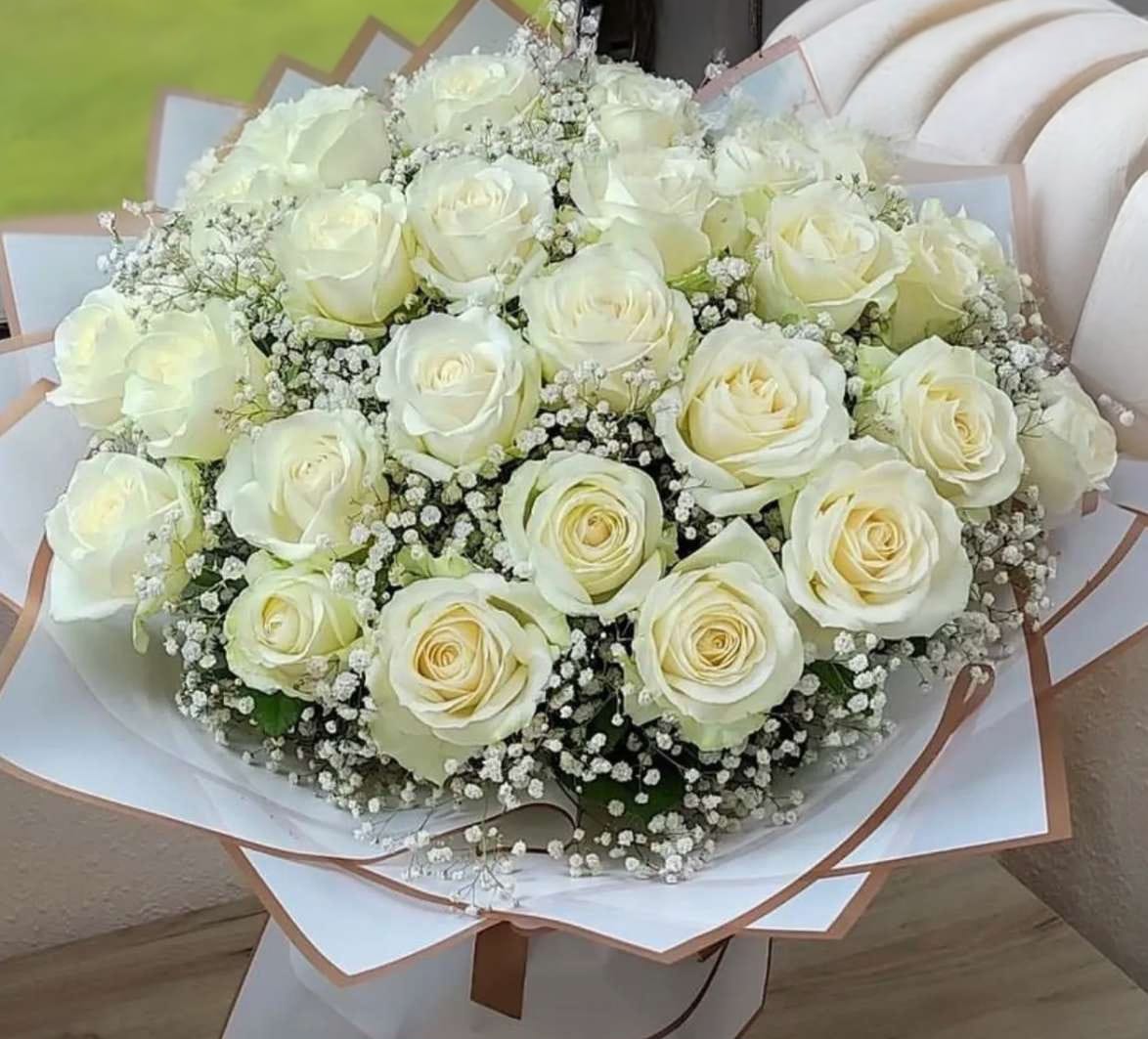 Rose Bouquet With Gypsies - Image 2