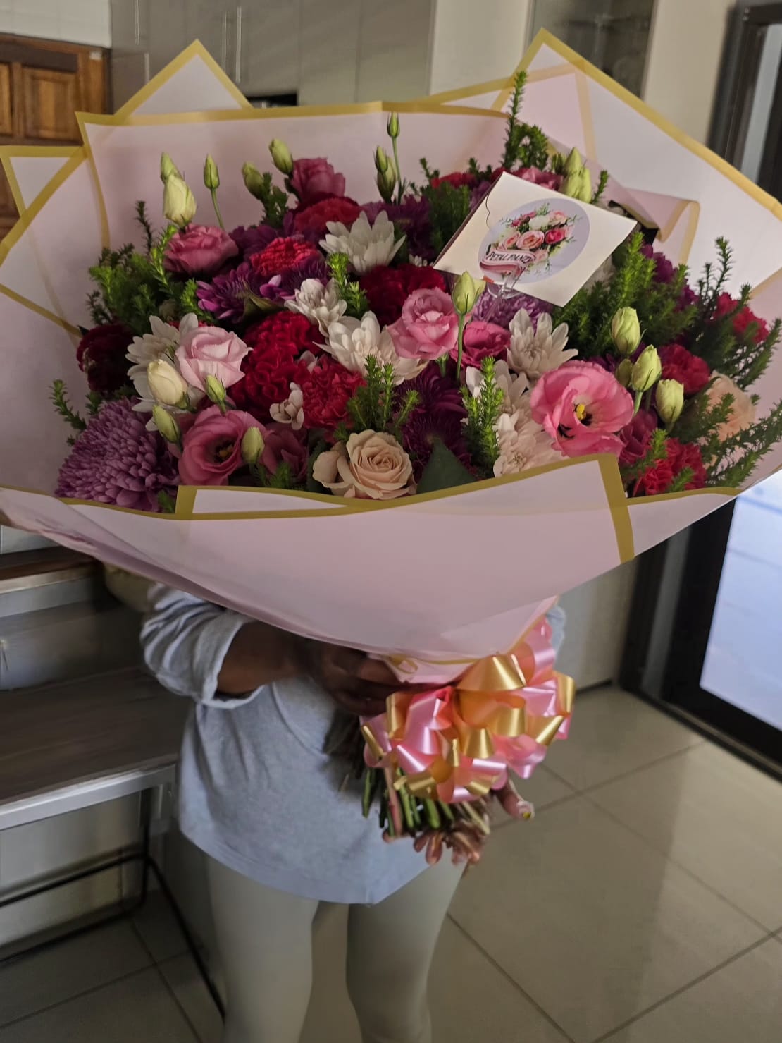Giant mixed flower bouquet - Image 2