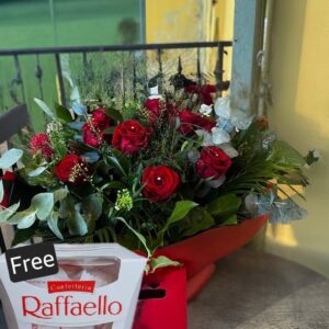 Luxurious 40 Rose Stems with White Breath and Greens Bouquet plus complimentary 150g Raffaello Chocolates💐🍫