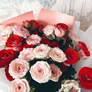 Elegant Mixed Rose Bouquet